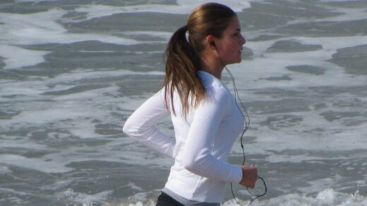 Running helps in achieving physical fitness., tags: hoe je persoonlijkheid - CC BY-SA
